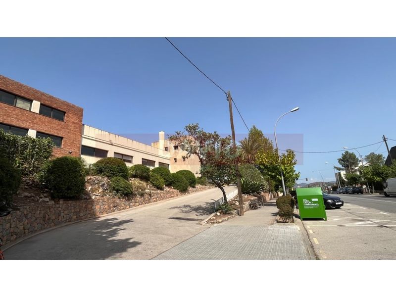 Foto f2981725-2ccf-4047-b2ec-1b0813e591d3. Nau industrial a Cervelló