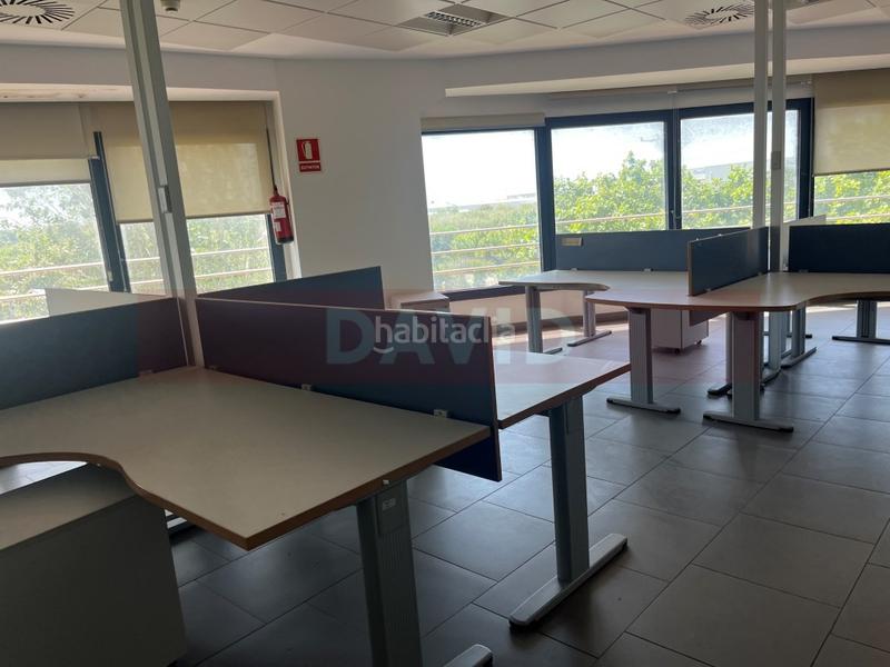 Foto 9ef5c460-cc1e-48f9-af0c-2bd072714d52. Capannone industriale in Zona Franca - Port Barcelona