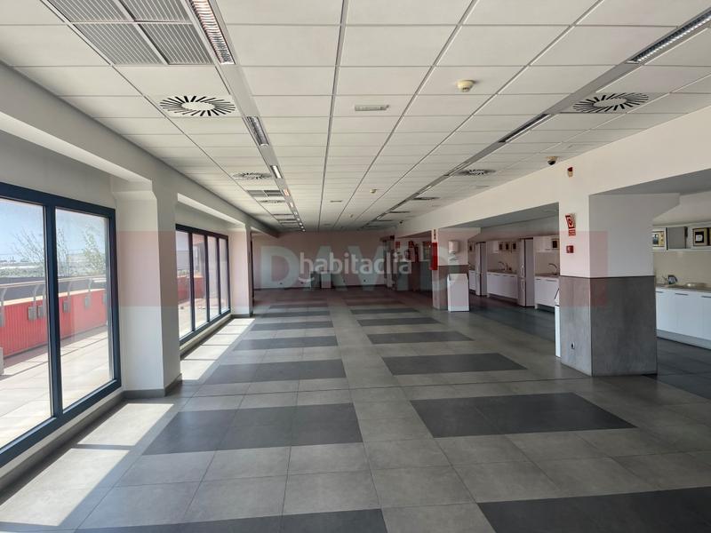 Foto d4194c48-5f5a-4a6a-8ad5-8d9dc9563401. Capannone industriale in Zona Franca - Port Barcelona