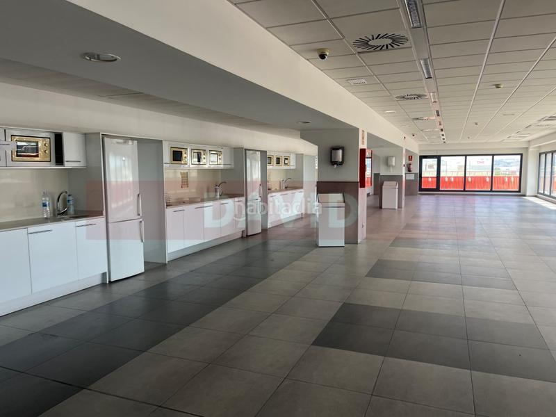 Foto f2ab281d-57be-44f6-afea-feae57079702. Capannone industriale in Zona Franca - Port Barcelona