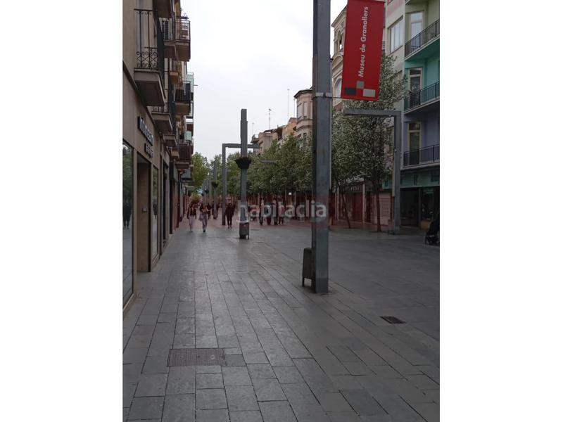 Foto 48d4c250-314e-4fb4-b1bb-4edf1fede2be. Alquiler local comercial fantastico local en el mejor tramo comercial en Granollers