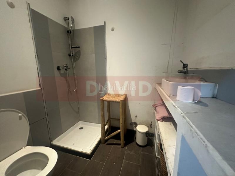 Foto 04f593a1-c205-463b-995d-da0d45b85eca. Traspàs local comercial a Sant Antoni Barcelona