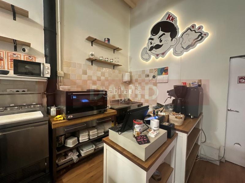 Foto 06a6b2e0-904d-44d3-81b6-66405de72284. Traspàs local comercial a Sant Antoni Barcelona
