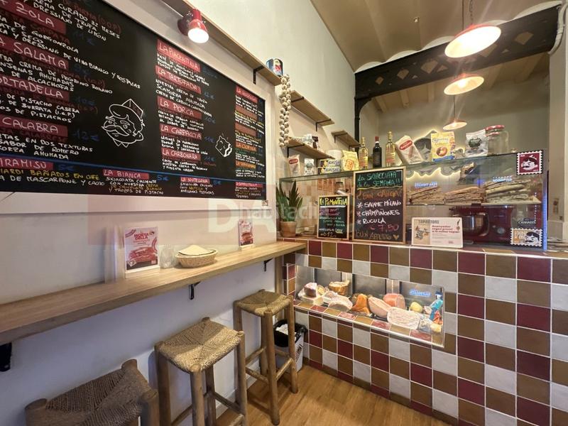 Foto d8e537a4-5a19-41be-accb-e027544a1d4d. Traspàs local comercial a Sant Antoni Barcelona