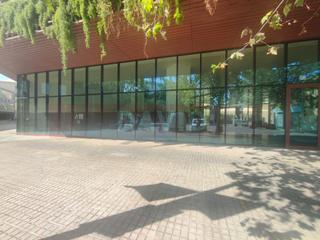 Location Local commercial  N/a. Local en alquiler, esquinero, muy luminoso y amplio. poblenou