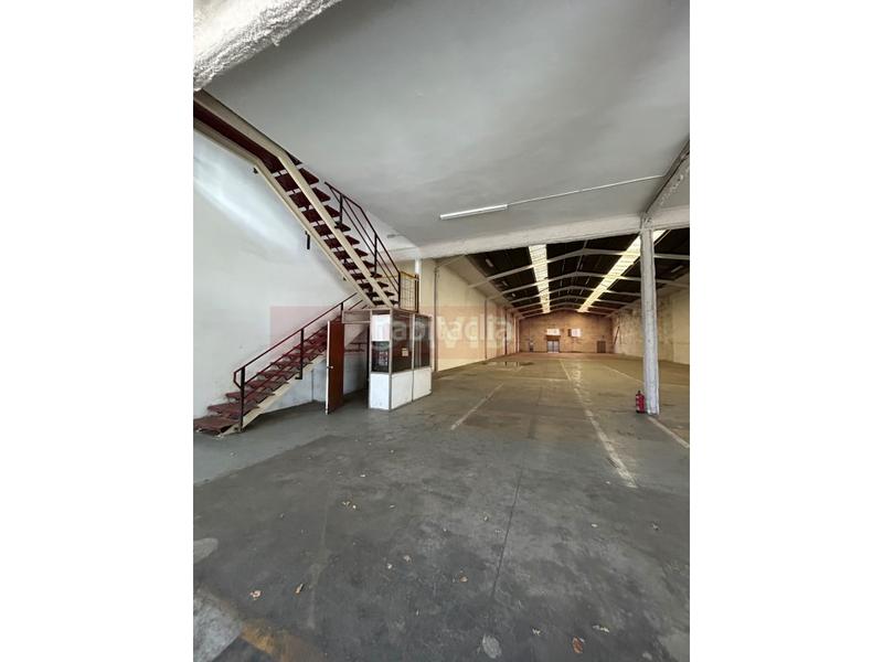 Foto 3822bb83-e04e-4696-944d-1ff6e190237c. Lloguer nau industrial a Centre Hospitalet de Llobregat (L´)