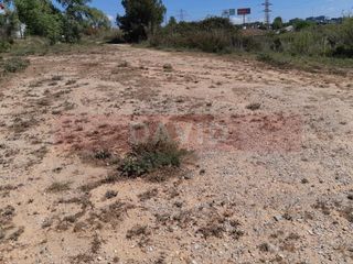 Solar industrial  Calle frederic mompou. Suelo urbano terciario en venta en rubí
