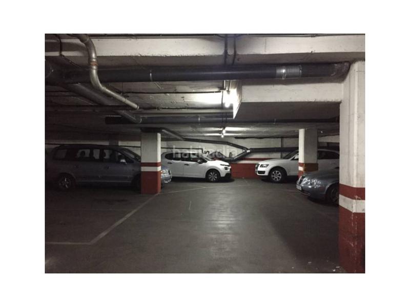 Foto 8e3fa0dd-85f7-45e1-b9d7-63da274c8508. Autoparkplatz in El Poble Sec - Parc de Montjuïc Barcelona