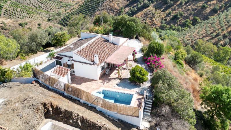 Foto 965a6223-80a1-4464-9294-8be2c7833bbf. Bauernhof mit parking pool in Almáchar