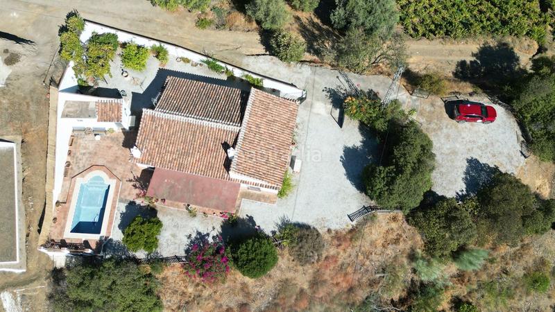 Foto 2bcb1e48-8b30-442c-acb8-79fa59cae7bd. Masia amb aparcament piscina a Almáchar