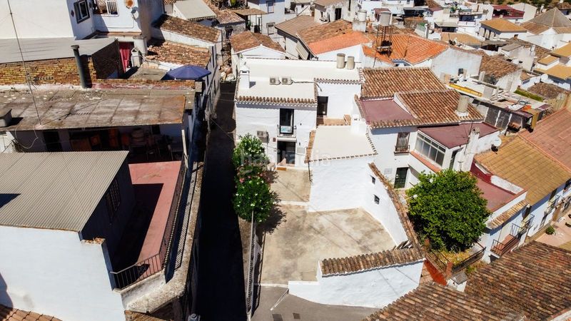 Foto 65dbcf7f-5d72-4221-b722-a7fd5d8fc0f2. Casa adossada a Guaro