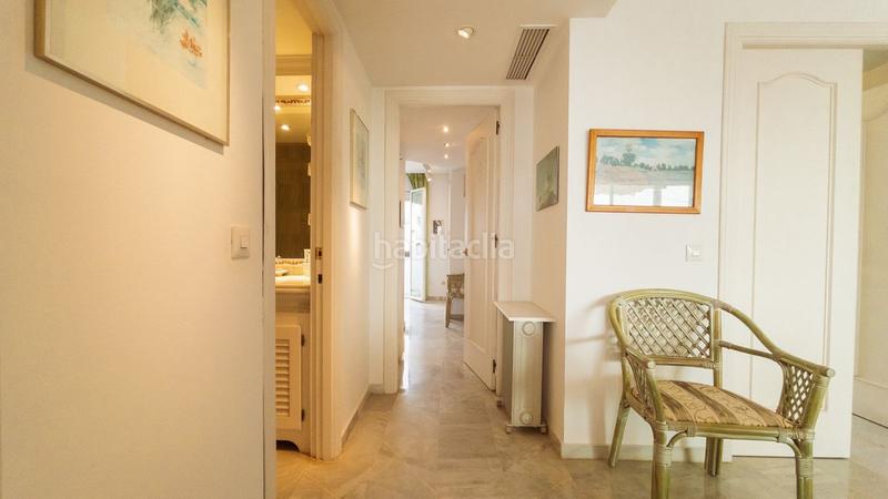 Foto b5379590-2507-4b5a-9858-ccddc381f524. Duplex con parcheggio piscina in Bel - Air Estepona