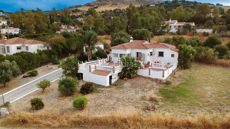 Foto a6545eb2-dc2c-4df0-97ad-13d1e729ef3c. Bauernhof mit parking pool in Almogía