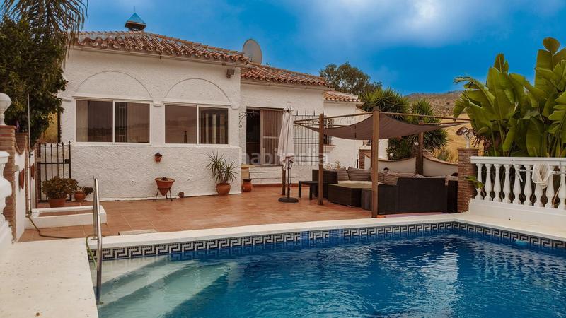 Foto ced8ffe8-0d98-4e00-ada8-81d0f8bb4239. Bauernhof mit parking pool in Almogía