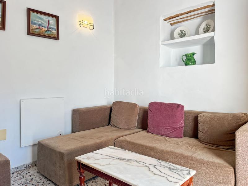 Foto f4289bbc-96ea-45c5-ab2d-22d02416b559. Reihenhaus mit parking in Cútar