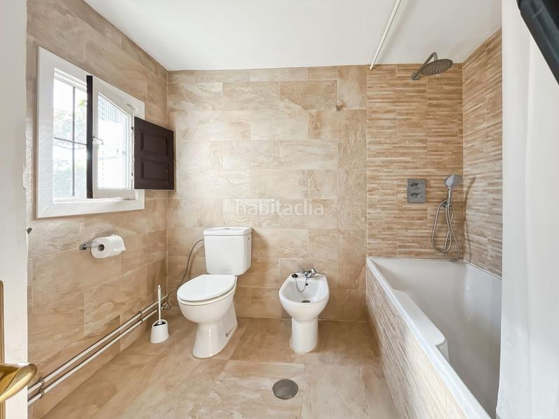 Foto fd4b6d26-18c2-4eec-8909-26995da60a1f. Reihenhaus mit parking in Cútar