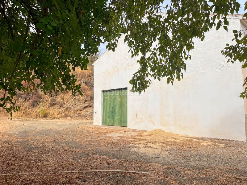 Foto 12927bf1-2bcf-4bae-944b-b16111f73cf2. Masia amb aparcament a Olías Málaga