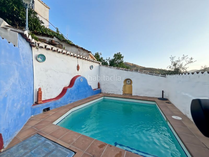 Foto 8e504b75-cbdd-4834-96e5-f171e60e02e4. Casa adossada amb aparcament a Comares