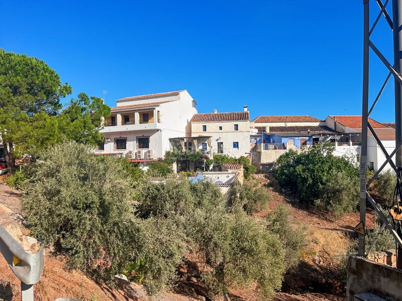Foto d6a7c7db-8940-48af-a681-da494381ff86. Casa adossada amb aparcament a Comares
