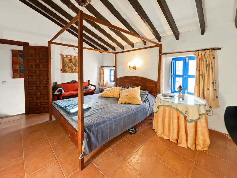 Foto e687bb0e-f369-4c7f-a597-145e92999e27. Casa adossada amb aparcament a Comares