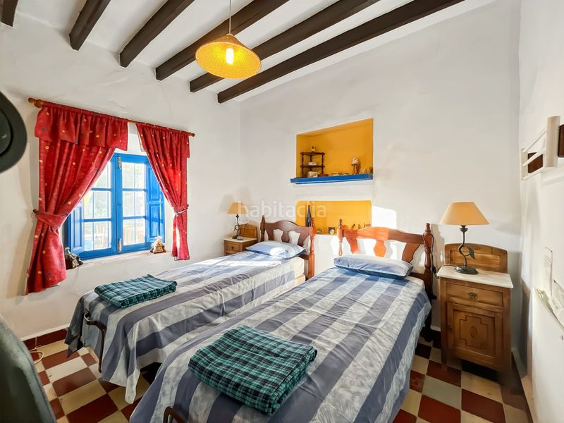 Foto edad750b-9eb4-4040-a87a-30c3c8cce4f5. Casa adossada amb aparcament a Comares