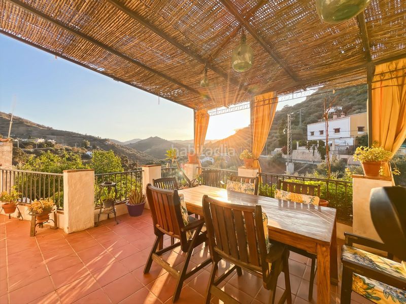 Foto f3b3e7d2-1f60-4693-8717-c0da66282b5f. Casa adossada amb aparcament a Comares