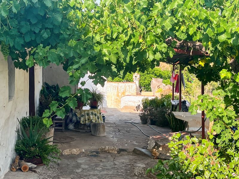 Foto a09d2604-ae12-4de0-8a45-e3e05cbc9c97. Masia a Comares