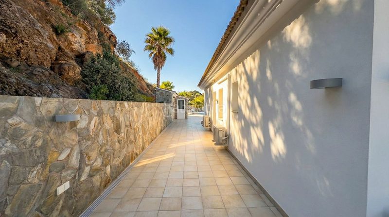 Foto f14d8096-0a75-4fe7-9d70-9acc93f8f047. Xalet amb aparcament piscina a Guaro