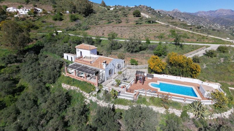 Foto 5b234d1c-d84f-419f-9158-b203b05e5988. Xalet amb aparcament piscina a Cómpeta