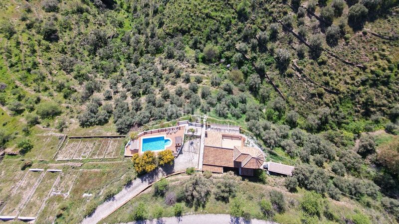 Foto 758851d1-3438-4bd2-8298-39a3215c6460. Xalet amb aparcament piscina a Cómpeta
