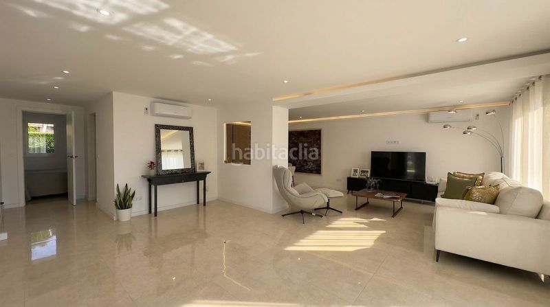 Foto 21a5cb78-e5ff-49f8-9498-155475619741. Casa adossada amb aparcament a Calahonda Mijas