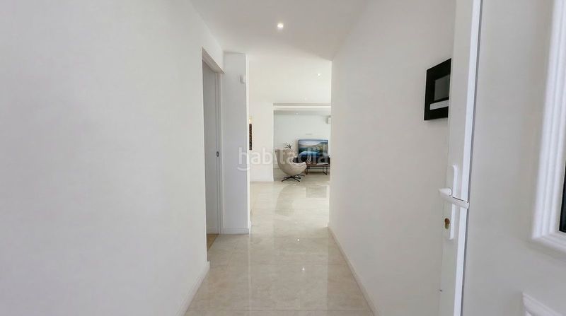 Foto 4722c945-80e4-4f12-bc6d-a789c4c6ba25. Casa adossada amb aparcament a Calahonda Mijas
