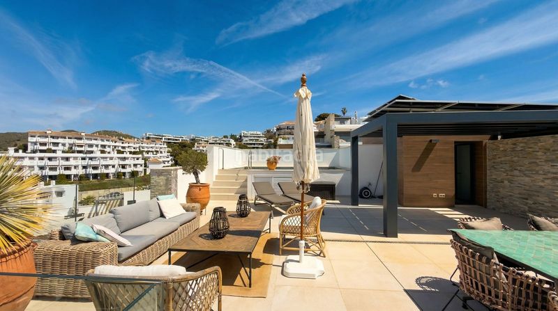Foto 33f3e928-8848-4515-98bb-dbd080af5b7f. Dúplex amb aparcament piscina a Cabopino - Artola Marbella