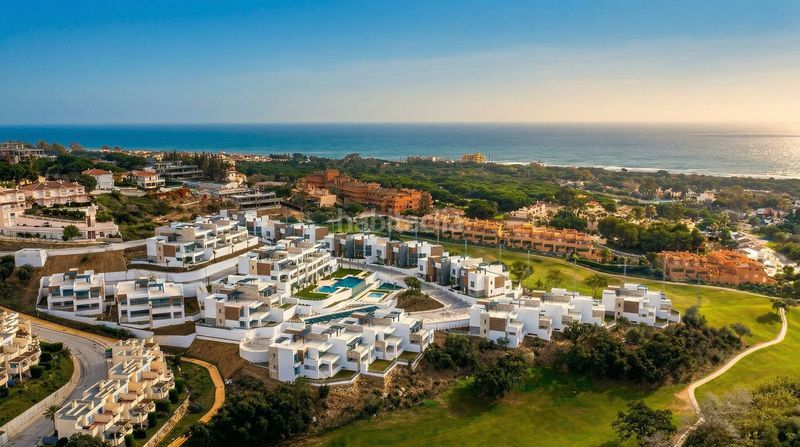 Foto 4c9e29e8-9683-499a-b356-5d60a9f3843c. Dúplex amb aparcament piscina a Cabopino - Artola Marbella