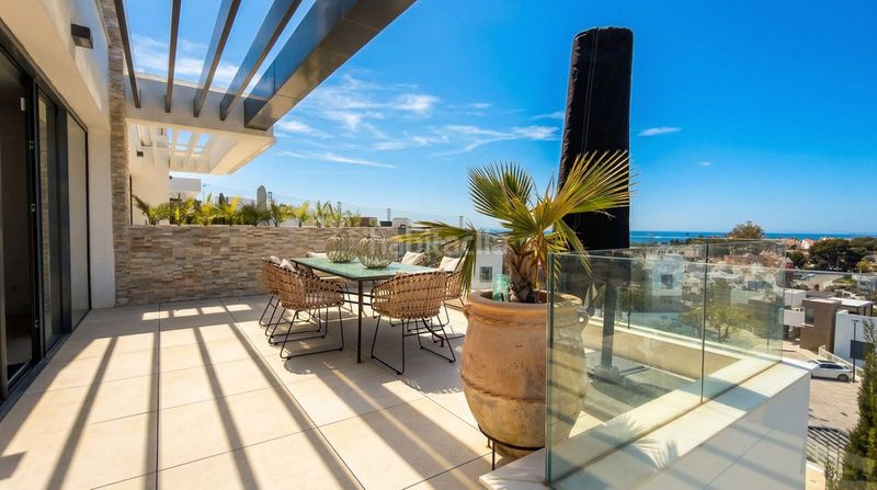Foto 563710d6-fa09-4b20-aaf5-668bbc5f2240. Dúplex amb aparcament piscina a Cabopino - Artola Marbella