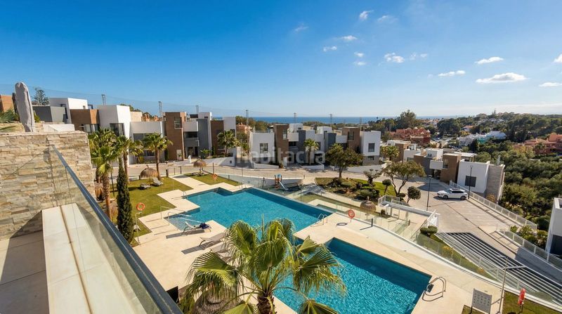 Foto 70965d0f-bab6-4543-bddf-b063a2c2769a. Dúplex amb aparcament piscina a Cabopino - Artola Marbella