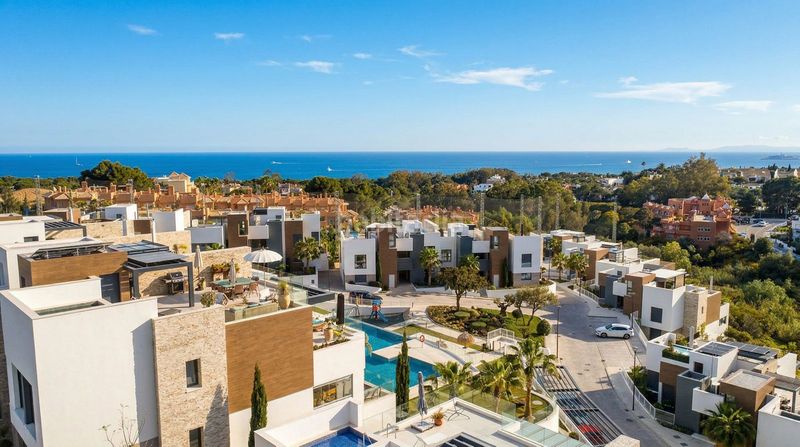 Foto 8928431a-c258-4570-b32d-32e3b6e33c69. Dúplex amb aparcament piscina a Cabopino - Artola Marbella