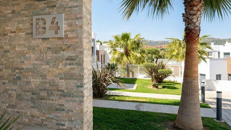 Foto e934bdb8-941a-4f56-91de-5c72415fb9e7. Dúplex amb aparcament piscina a Cabopino - Artola Marbella