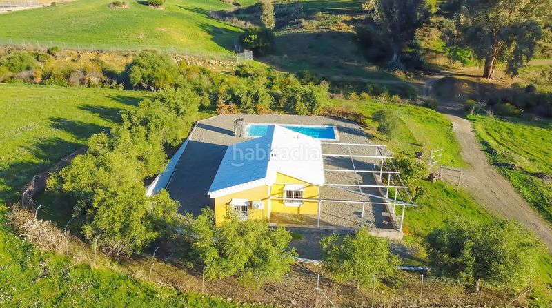 Foto f13b63f2-6885-42e4-96af-368977a90432. Masia amb aparcament piscina a Coín