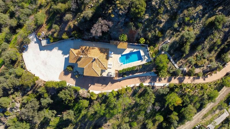 Foto 4c6e8070-ef03-49dd-8748-d7ba343f3806. Xalet amb aparcament piscina a Guaro