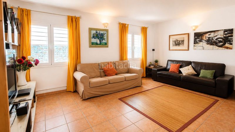 Foto 519f9a5f-2bed-43f2-8e31-2d3324754717. Casa adossada a Tolox