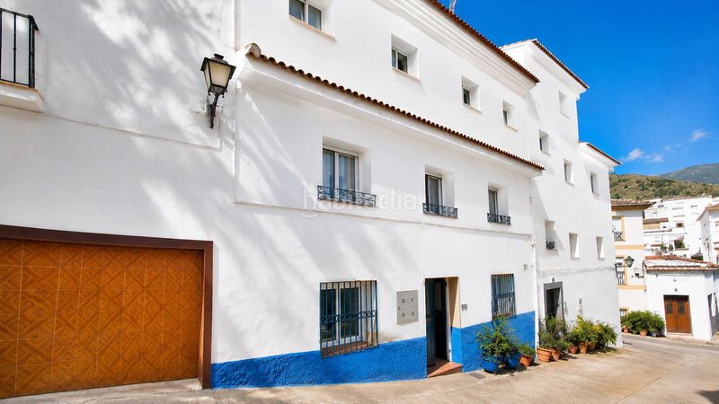 Foto 9bb3f85b-d4b9-4f93-9775-9c92022a4bc2. Casa adossada a Tolox
