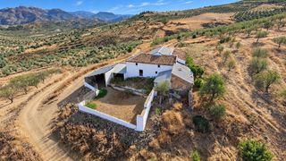 Country house in Almáchar