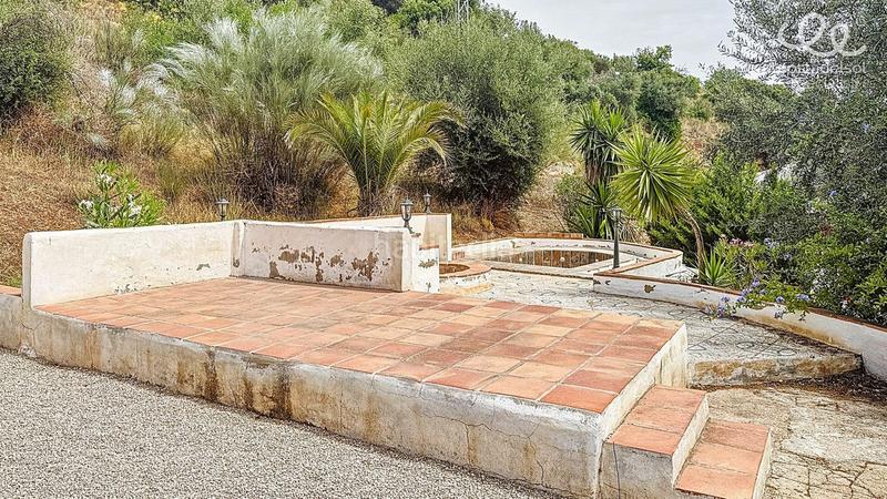 Foto f6f48cdd-5092-4dae-a7bb-aa2b867a7492. Masia amb aparcament piscina a Comares