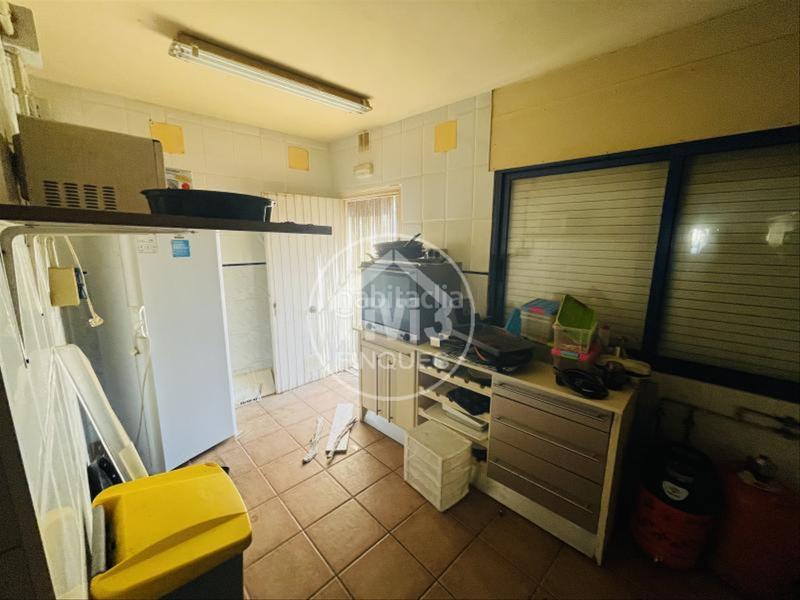 Foto 27d60c08-2564-4996-932c-fc0eae85d064. Local comercial local+vivienda en av. principal en Miami Platja