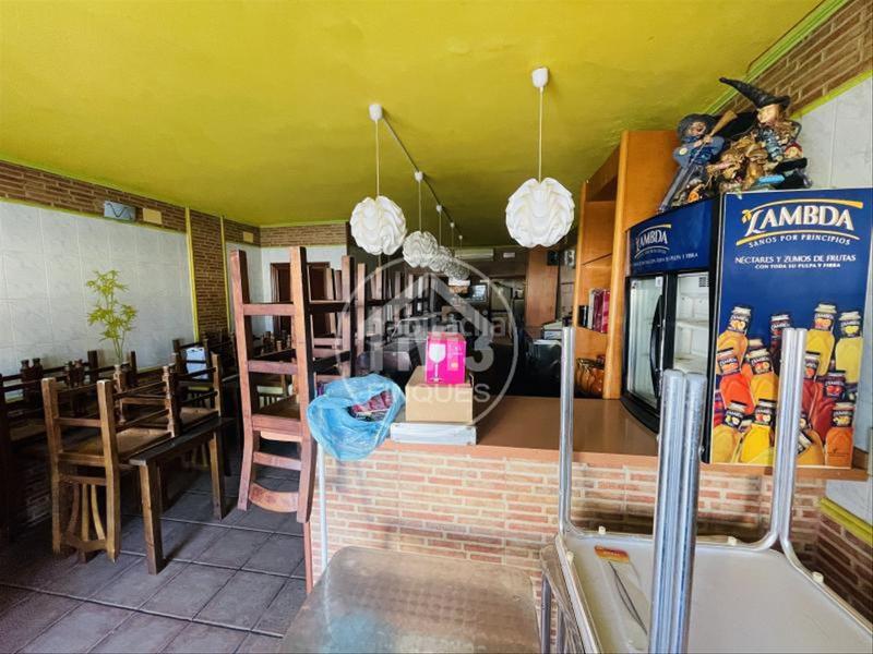 Foto 48113138-8286-42d0-bc8f-e2e3ef84fd0c. Local comercial local+vivienda en av. principal en Miami Platja