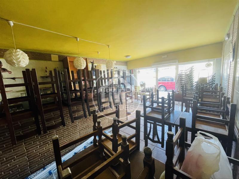 Foto 74b1db49-3a4f-489f-a5d9-8f53465a7eb9. Local comercial local+vivienda en av. principal en Miami Platja