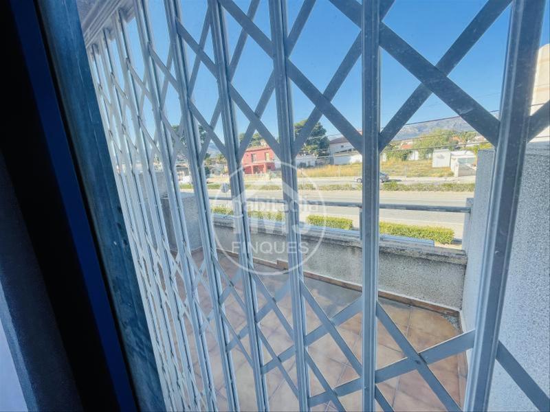 Foto 783e16d1-2bee-44e5-8634-caa9ef6acb89. Local comercial local+vivienda en av. principal en Miami Platja