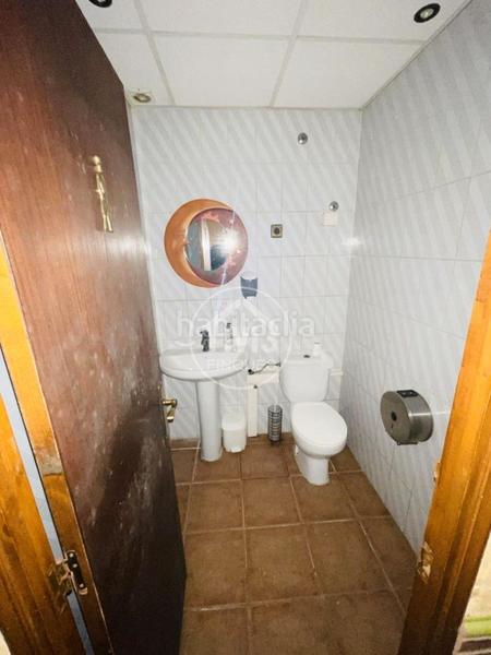 Foto 946d71ed-94f3-4e54-a0b3-30056c02dce1. Local comercial local+vivienda en av. principal en Miami Platja