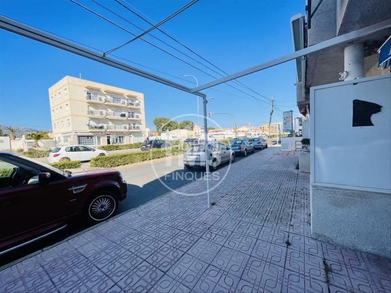 Foto b9838a22-757e-46ee-875c-3000fb070216. Local comercial local+vivienda en av. principal en Miami Platja